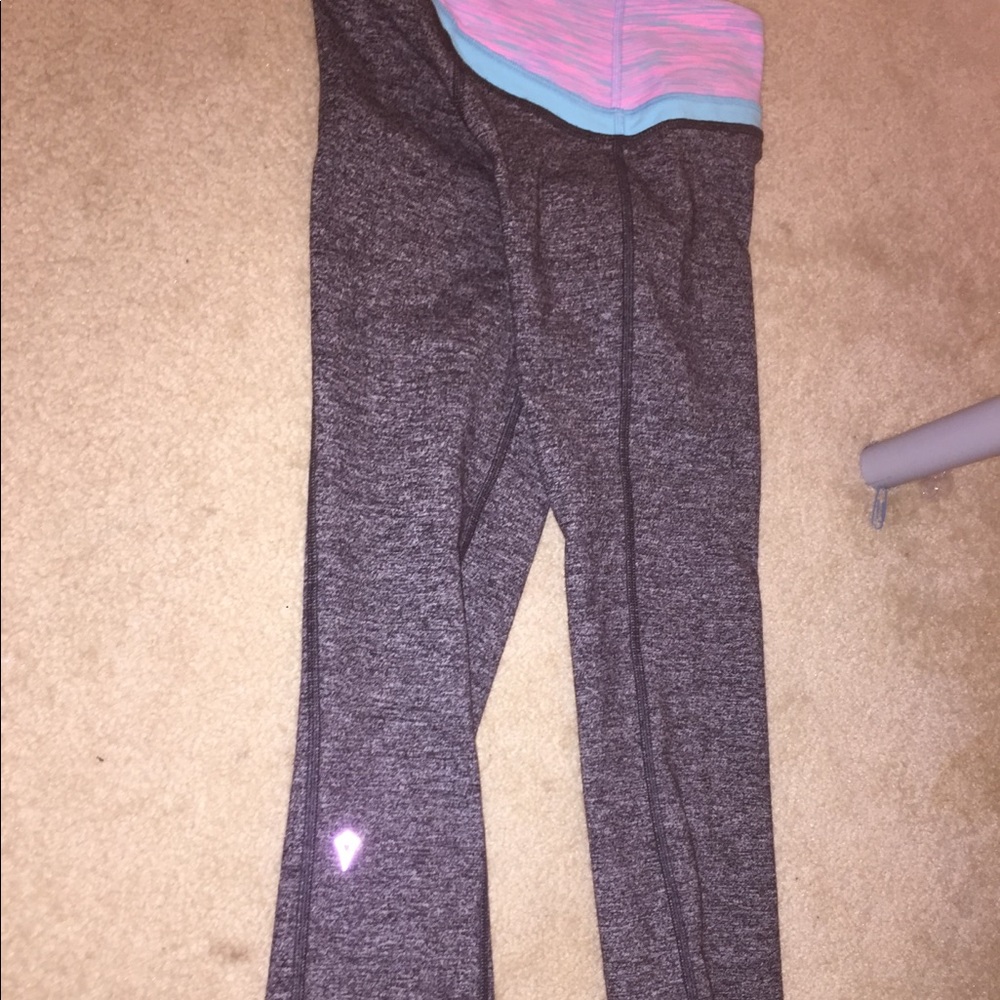 NWOT black and white pattern ivivva crop leggings